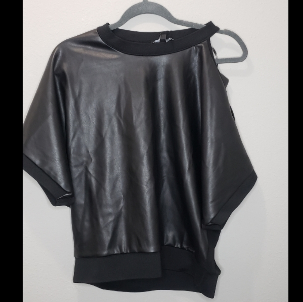 DKNY top